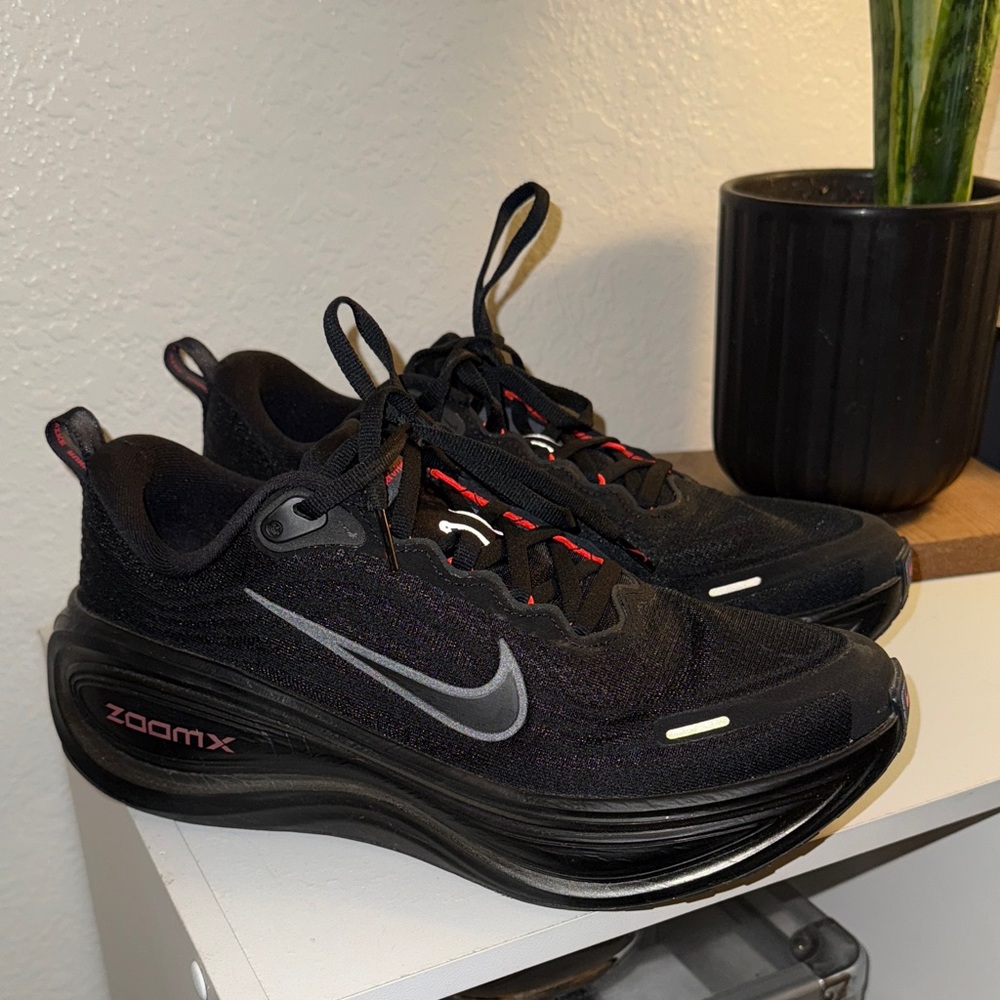Nike Vomero zoomx black and red